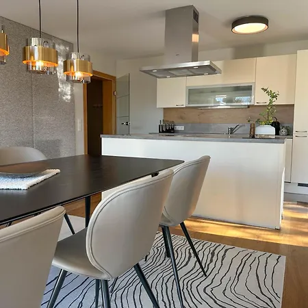 Duo - One & Two, Premium Seekirchen *